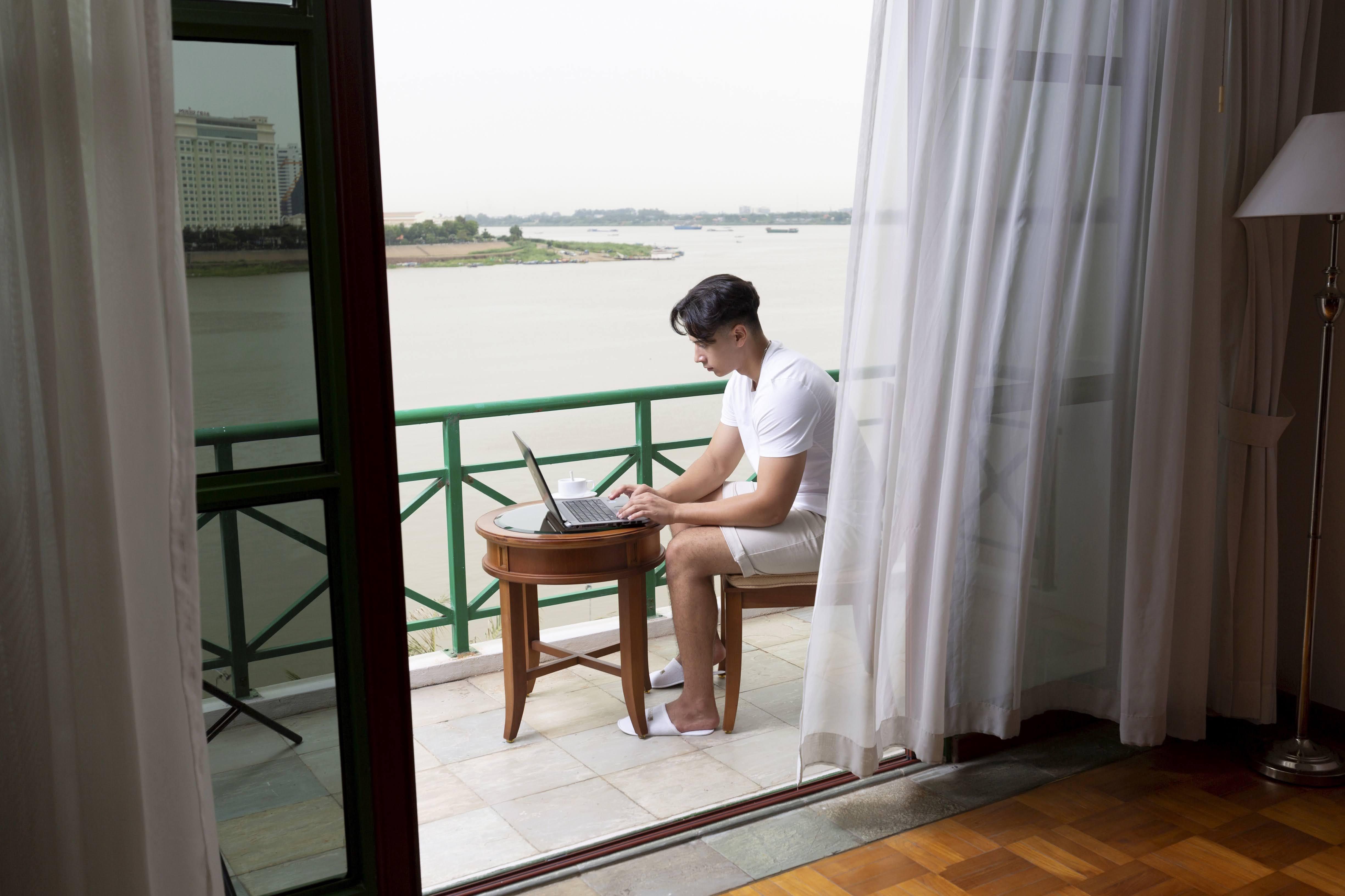 Himawari Hotel Apartments Phnom Penh Eksteriør billede