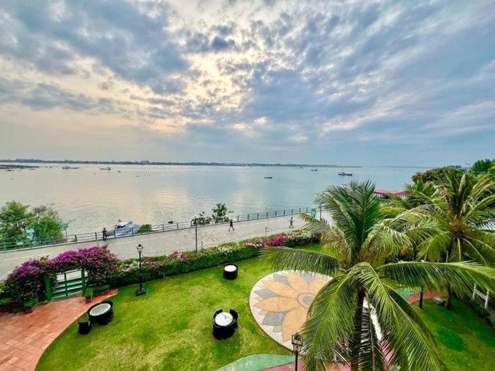 Himawari Hotel Apartments Phnom Penh Eksteriør billede